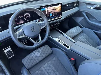 Volkswagen Passat Variant 2.0 TDI SCR 4Motion R-Line DSG 193KM, kamera 360, szyberdach, salon PL, ASO