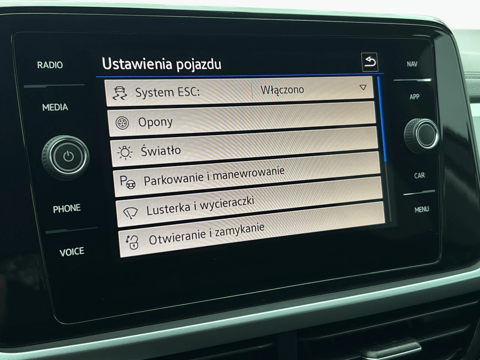 Volkswagen T-Roc czarny I (2017-2025) — zdjęcie 18