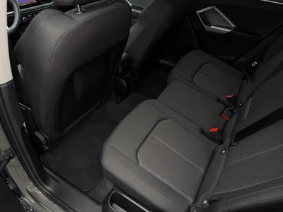 Audi Q3 HAK, Side Assist, Full Led, Pakiet Czerń, Ambiente Salon Polska, FV23%