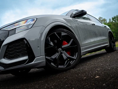 Audi RS Q8 Panorama, HAK, Head-UP, Kamera 360, Szary Nardo, Salon Polska