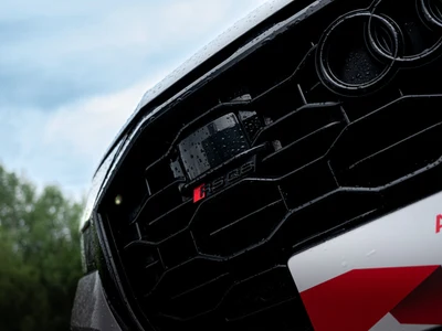 Audi RS Q8 Panorama, HAK, Head-UP, Kamera 360, Szary Nardo, Salon Polska