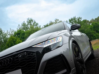 Audi RS Q8 Panorama, HAK, Head-UP, Kamera 360, Szary Nardo, Salon Polska