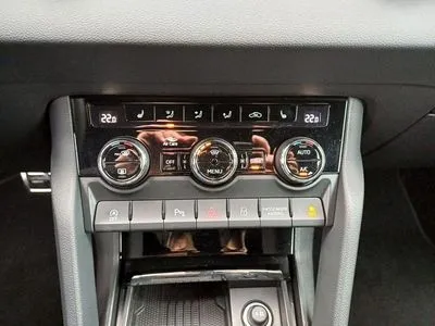 Škoda Karoq 1.5 TSI ACT Sportline DSG 150 KM jak nowy gwarancja FV23% Demo