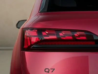 Audi Q7 TFSI e PHEV 360 kW Quattro S Line Tiptr