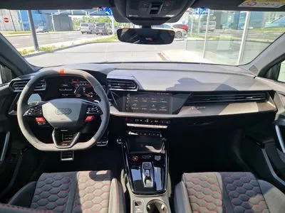 Audi RS3 Limousine TFSI Quattro S tronic