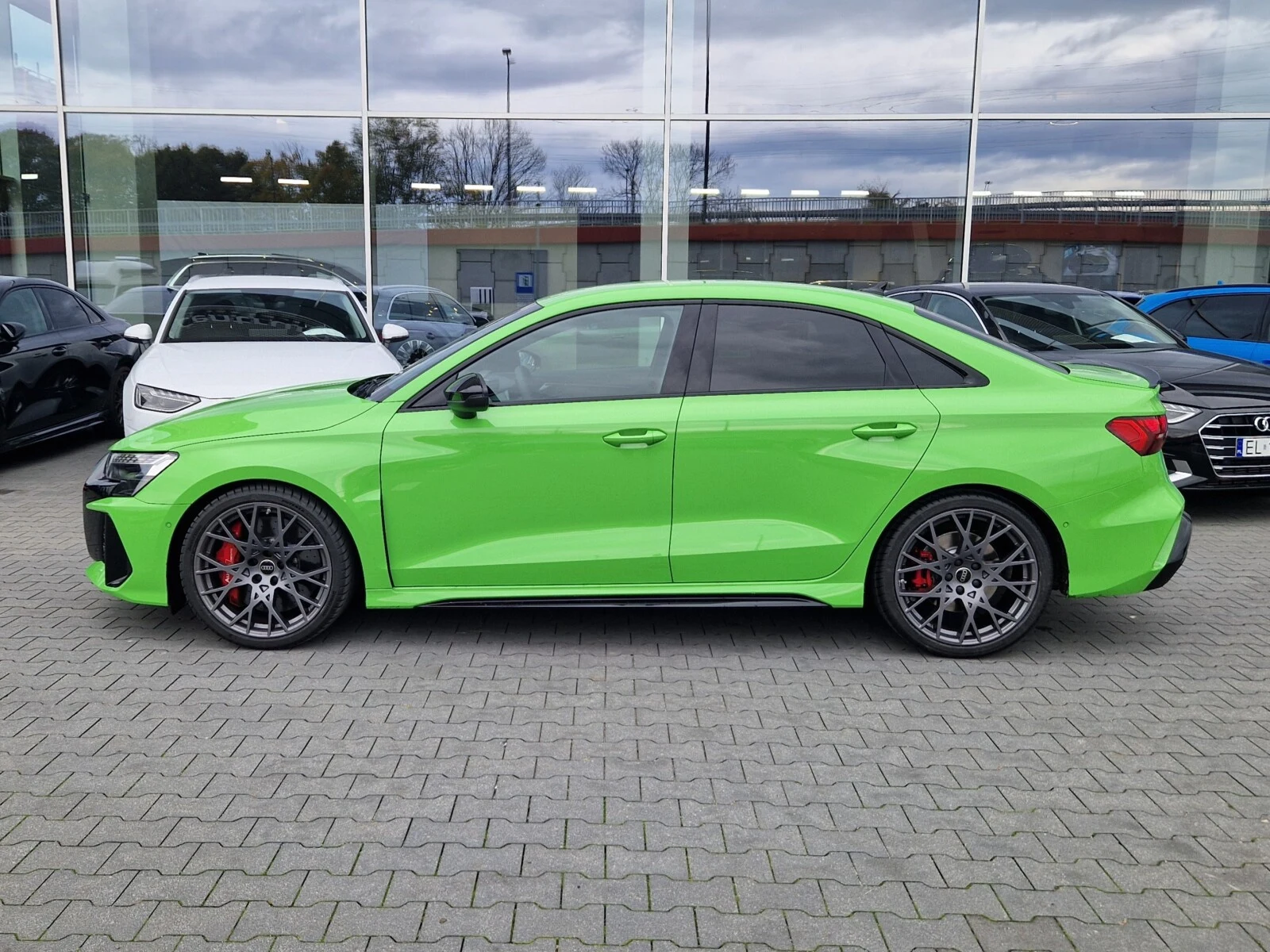 Audi RS3 Limousine Limousine RS quattro 294(400) kW(KM) S tronic — zdjęcie 2