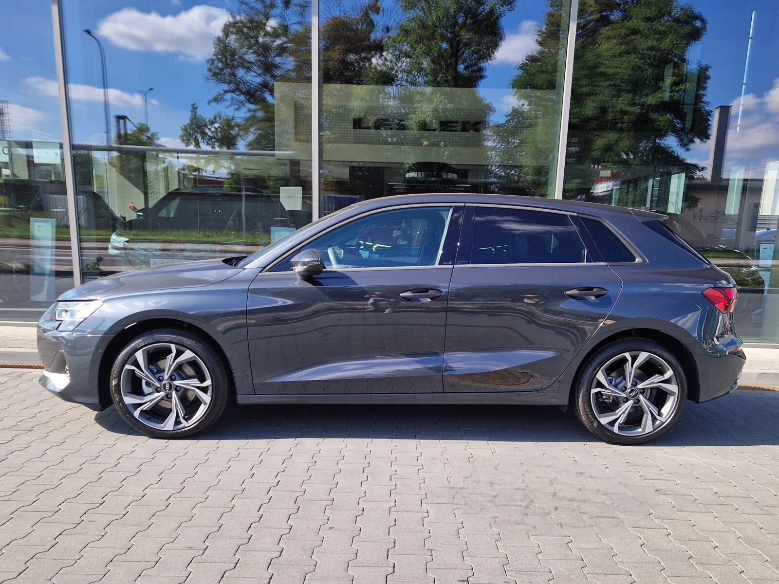 Audi A3 Sportback A3 Sportback advanced 35 TFSI 110(150) kW(KM) S tronic 8V (2012-) — zdjęcie 2