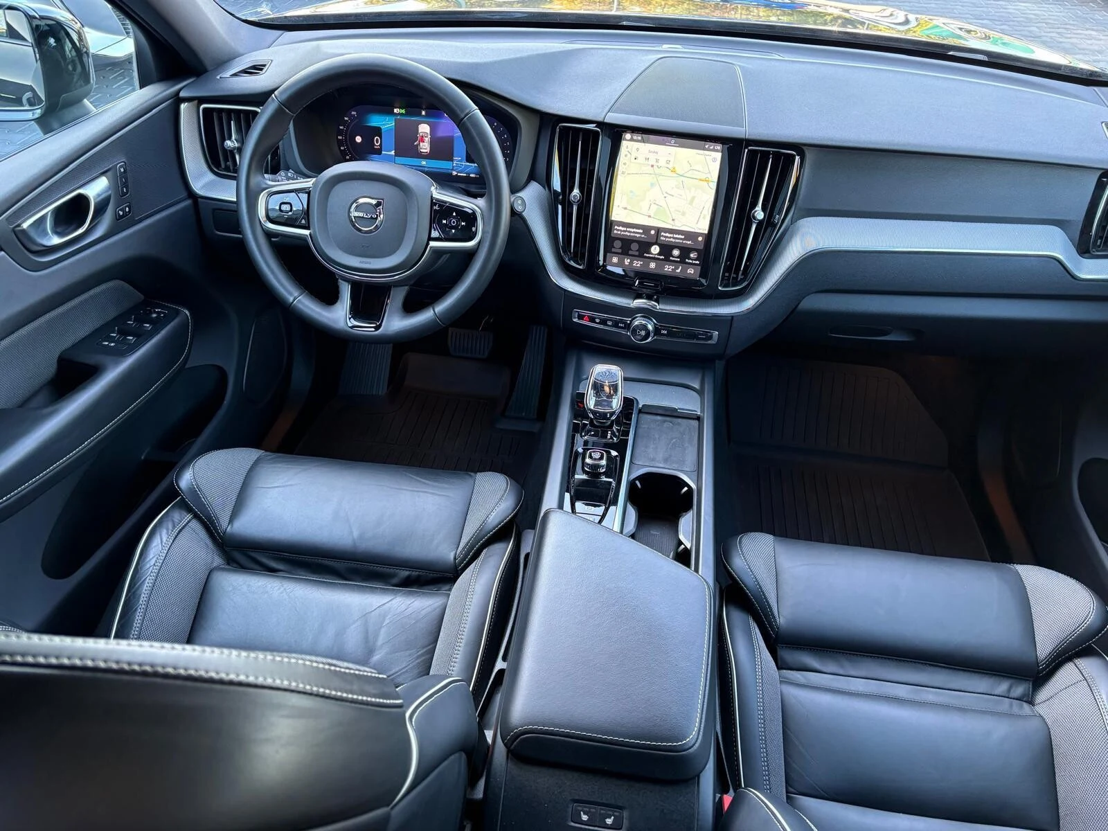 Volvo XC 60 Black Edition AWD II (2017-) — zdjęcie 11