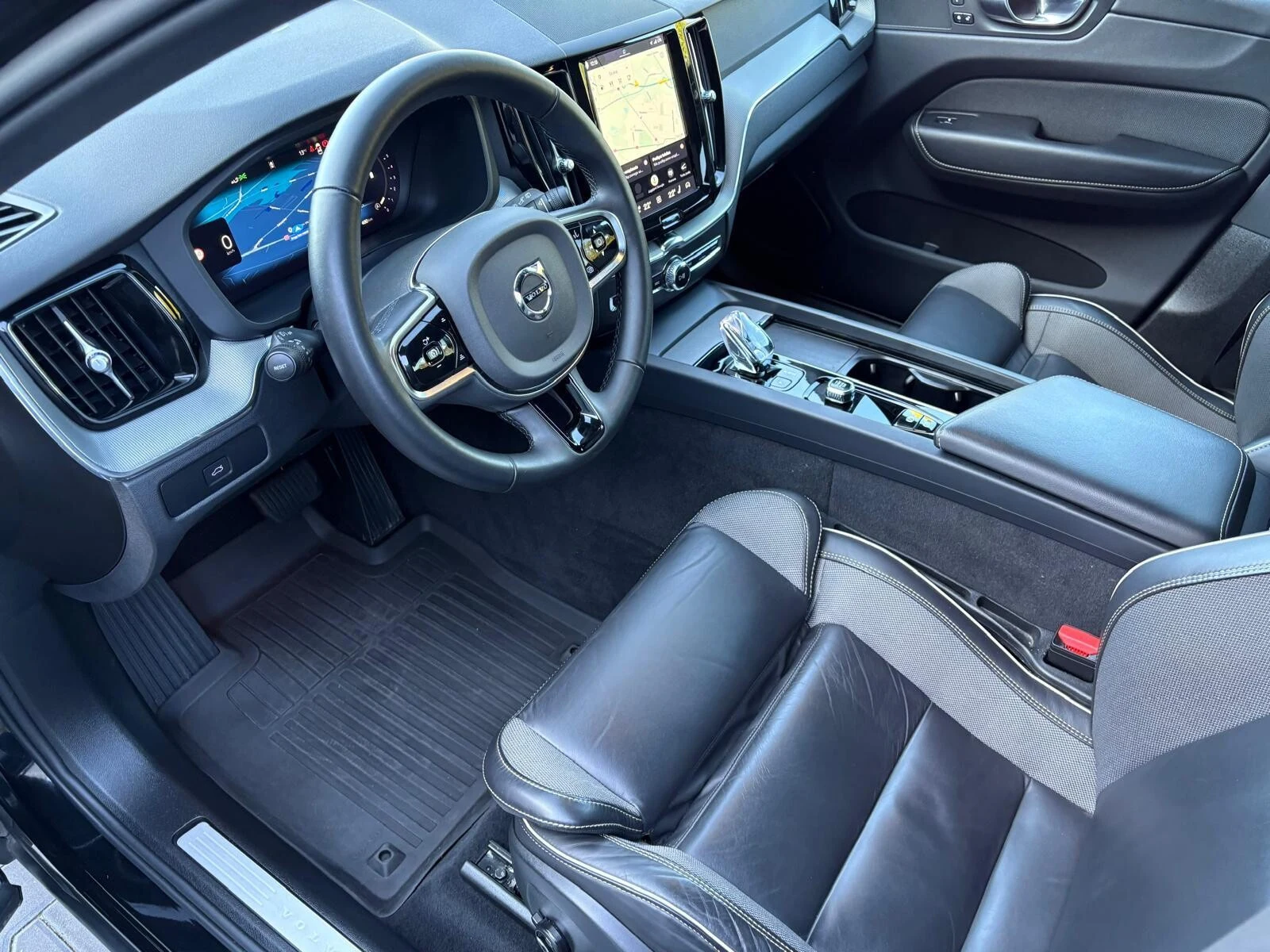 Volvo XC 60 Black Edition AWD II (2017-) — zdjęcie 9