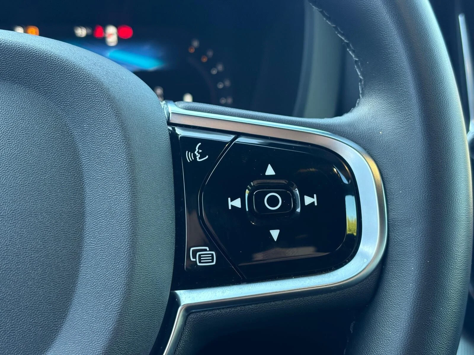 Volvo XC 60 Black Edition AWD II (2017-) — zdjęcie 20