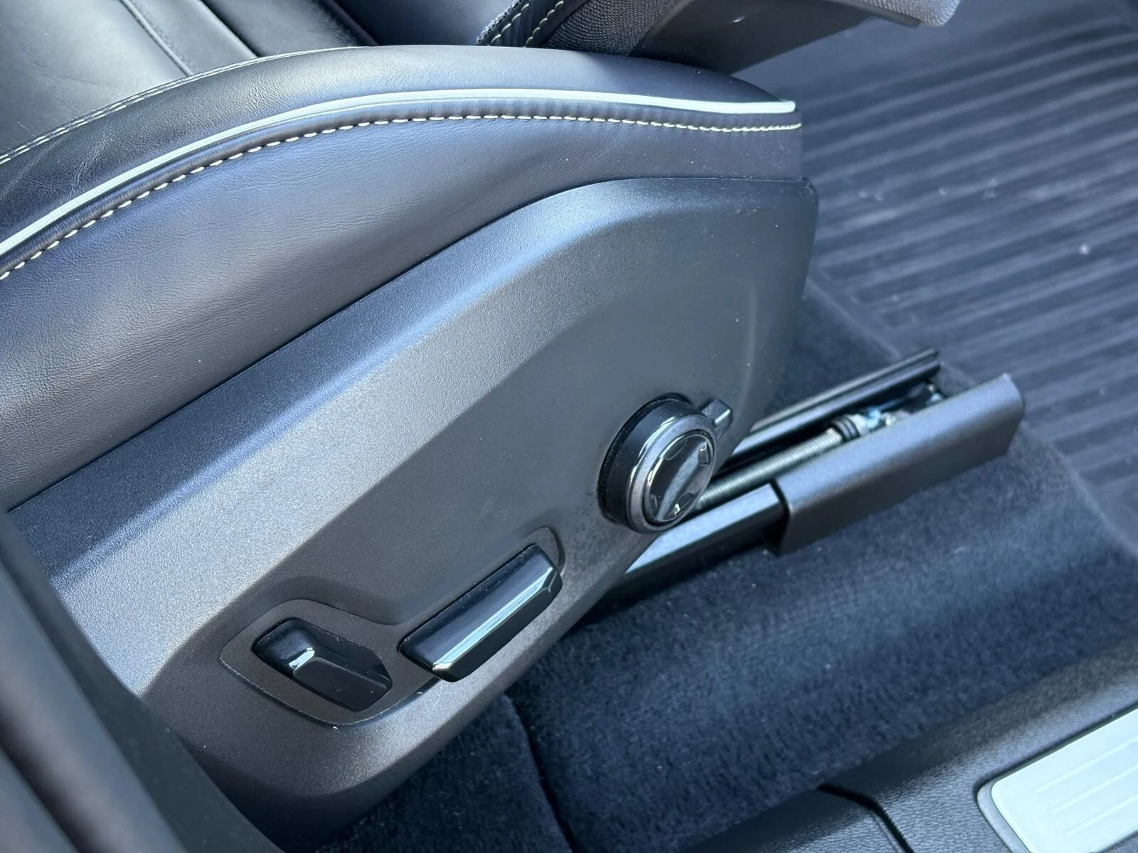 Volvo XC 60 Black Edition AWD II (2017-) — zdjęcie 17