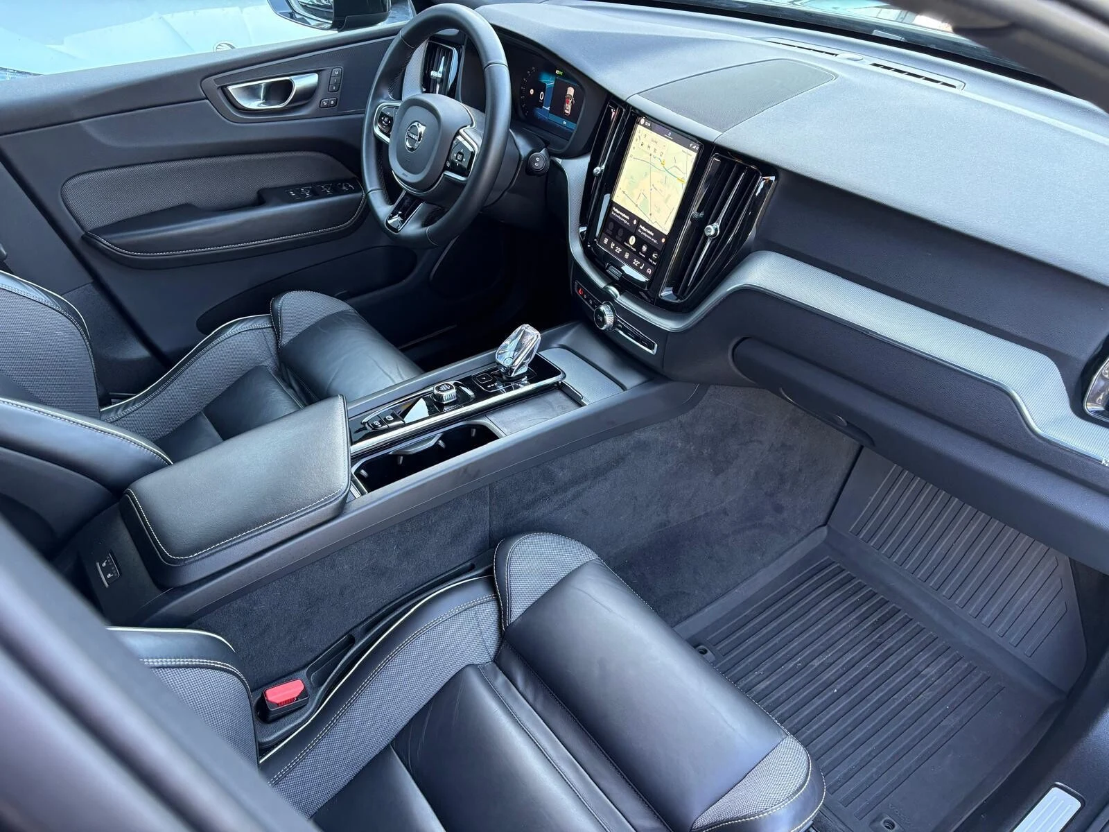 Volvo XC 60 Black Edition AWD II (2017-) — zdjęcie 14