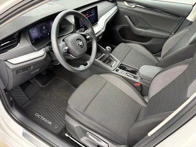 Škoda Octavia z polskiego salonu. Faktura VAT 23%