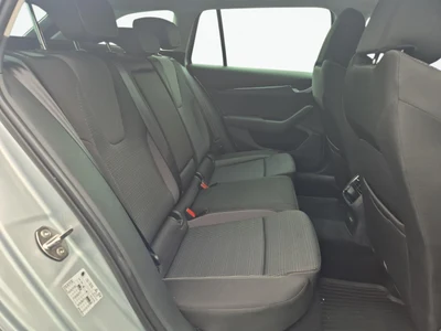 Škoda Octavia z polskiego salonu. Faktura VAT 23%
