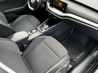 Škoda Octavia z polskiego salonu. Faktura VAT 23%