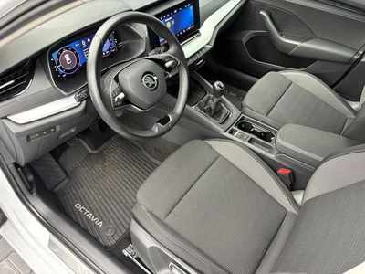 Škoda Octavia z polskiego salonu. Faktura VAT 23%