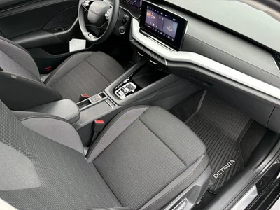 Škoda Octavia z polskiego salonu. Faktura VAT 23%