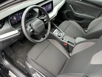 Škoda Octavia z polskiego salonu. Faktura VAT 23%