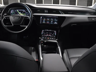 Audi e-tron Night vision, pneumatyka, serwis ASO