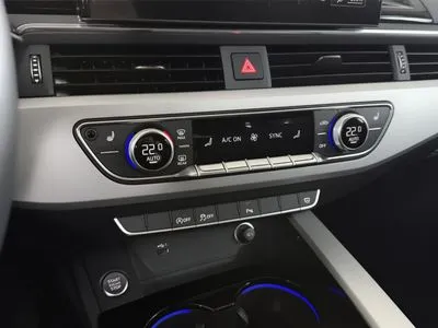 Audi A4 Avant reflektory Led, Krajowy, smartphone interface