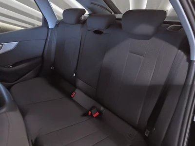 Audi A4 Avant reflektory LED, lane, smartphone,