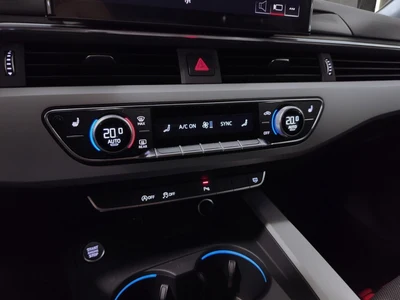 Audi A4 Avant reflektory LED, lane, smartphone,