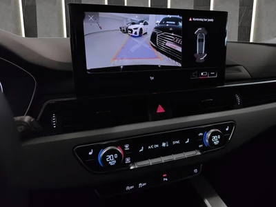 Audi A4 Avant reflektory LED, lane, smartphone,