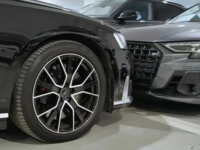 Audi S8 TFSI Oś skrętna Pneumatyka Akt Tempomat HUD B&O Dociągi Masaże Wentylacja