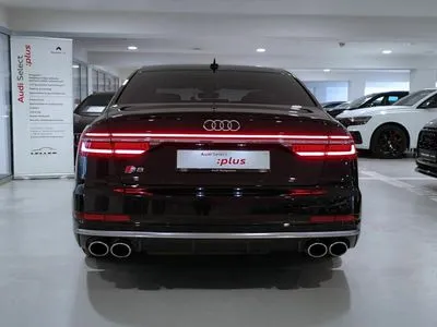 Audi S8 TFSI Oś skrętna Pneumatyka Akt Tempomat HUD B&O Dociągi Masaże Wentylacja