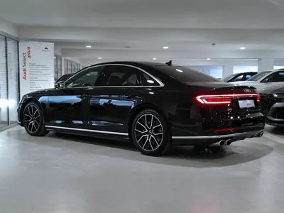 Audi S8 TFSI Oś skrętna Pneumatyka Akt Tempomat HUD B&O Dociągi Masaże Wentylacja