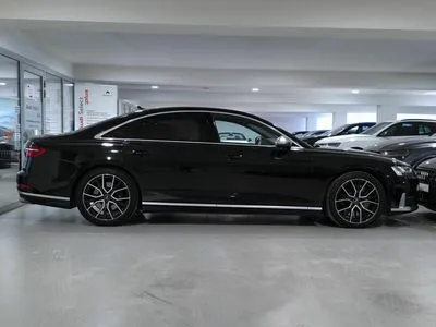 Audi S8 TFSI Oś skrętna Pneumatyka Akt Tempomat HUD B&O Dociągi Masaże Wentylacja