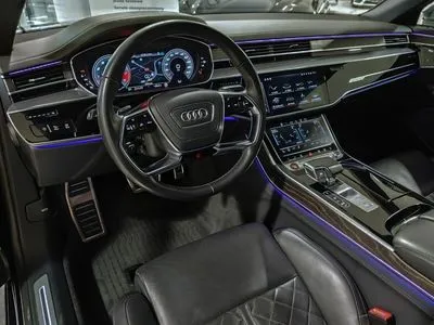 Audi S8 TFSI Oś skrętna Pneumatyka Akt Tempomat HUD B&O Dociągi Masaże Wentylacja