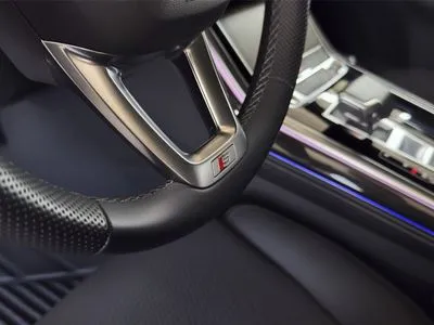 Audi Q7 Matrix, dociągi, panorama, pneumatyka