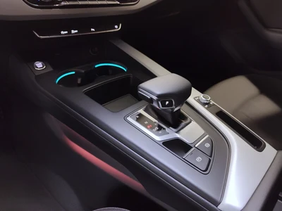 Audi A4 Avant LED SmartphoneInterface Ambiente Plus Kamera cofania Indukcja Tempomat