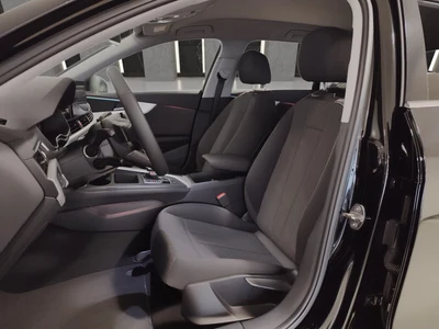 Audi A4 Avant LED SmartphoneInterface Ambiente Plus Kamera cofania Indukcja Tempomat