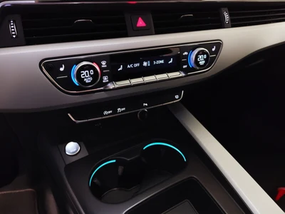 Audi A4 Avant LED SmartphoneInterface Ambiente Plus Kamera cofania Indukcja Tempomat