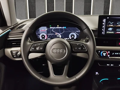 Audi A4 Avant LED SmartphoneInterface Ambiente Plus Kamera cofania Indukcja Tempomat