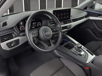 Audi A4 Avant reflektory LED, smartphoneinterface, virtual cockpit