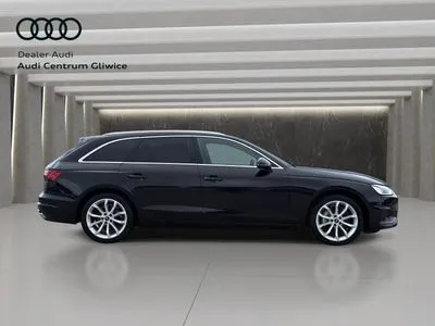 Audi A4 Avant reflektory LED, smartphoneinterface, virtual cockpit