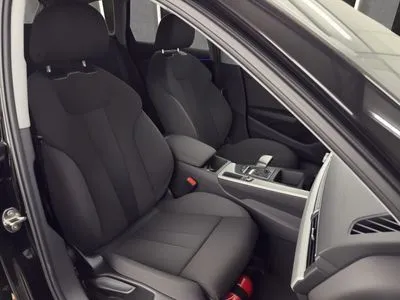Audi A4 Avant reflektory LED, smartphoneinterface, virtual cockpit