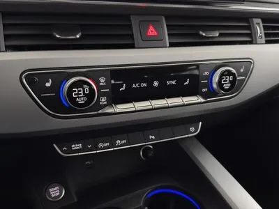 Audi A4 Avant reflektory LED, smartphoneinterface, virtual cockpit