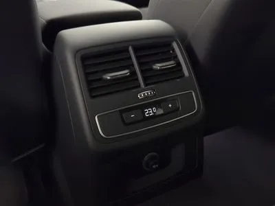 Audi A4 Avant reflektory LED, smartphoneinterface, virtual cockpit