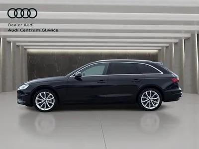 Audi A4 Avant reflektory LED, smartphoneinterface, virtual cockpit
