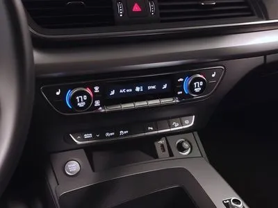 Audi Q5 Bezwypadkowy Pierwszy Właściciel 2,0TDI Virtual Cockpit Lampy LED
