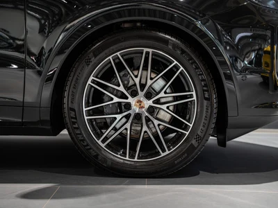 Porsche Cayenne Black Edition