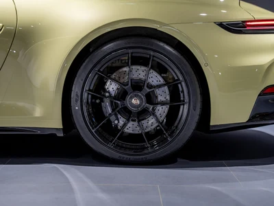 Porsche 911 Carrera T-Hybrid 4 GTS