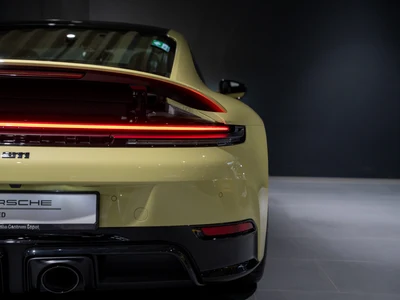 Porsche 911 Carrera T-Hybrid 4 GTS