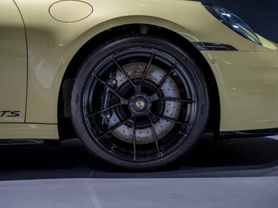 Porsche 911 Carrera T-Hybrid 4 GTS