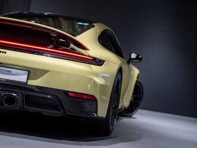 Porsche 911 Carrera T-Hybrid 4 GTS