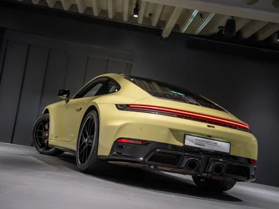 Porsche 911 Carrera T-Hybrid 4 GTS